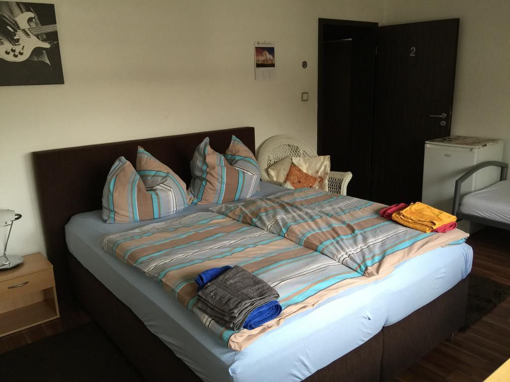 Gaestehaus Peterhoff Birresdorf 객실 사진